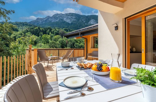 Thones Ski Chalet | Spacious Chalet for 12, Spa, Sauna & Views