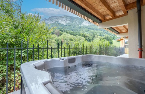 Thones Ski Chalet | Spacious Chalet for 12, Spa, Sauna & Views