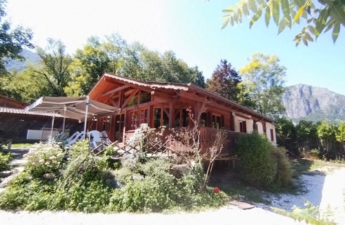 Saint-Beat Ski Chalet | Spacious chalet sleeps 15