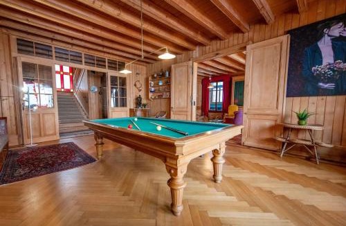Bullet Ski Chalet | Spacious Chalet in Bullet with Mountain View