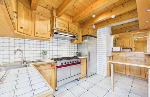 Les Prodains Ski Chalet | Spacious chalet in Morzine with SPA and sauna, pets allowed