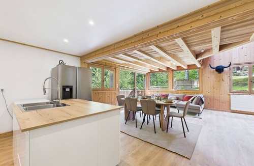 Les Prodains Ski Chalet | Spacious chalet in Morzine with SPA and sauna, pets allowed