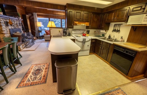 Montgomery Center Ski Chalet | Spacious Chalet, Skiing 5 Minutes to Jay Peak, Vermont!