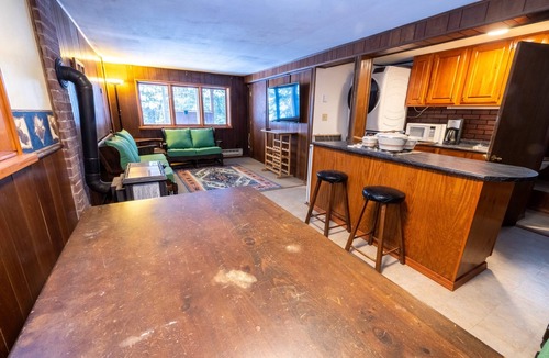 Montgomery Center Ski Chalet | Spacious Chalet, Skiing 5 Minutes to Jay Peak, Vermont!