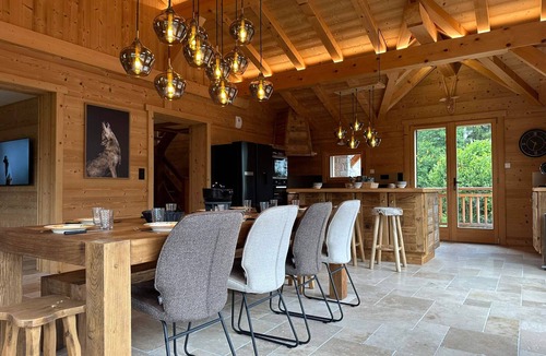 Verchaix Ski Chalet | Spacious chalet with comfort, 5 bedrooms, parking