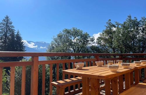 Verchaix Ski Chalet | Spacious chalet with comfort, 5 bedrooms, parking