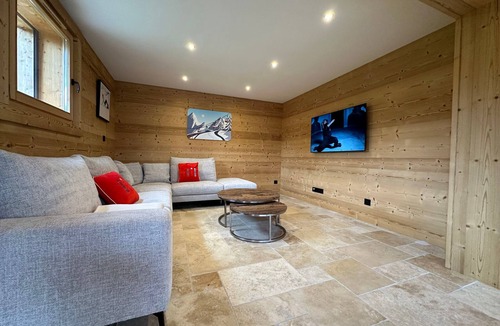 Verchaix Ski Chalet | Spacious chalet with comfort, 5 bedrooms, parking