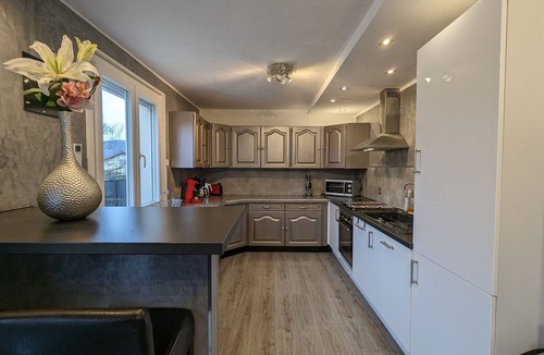 Ramonchamp Cottage | Spacious chalet with sauna, spa, and foosball, near ski resorts