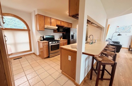 Wellesley Island House | Spacious & Charming Wellesley Island Townhome with Dock