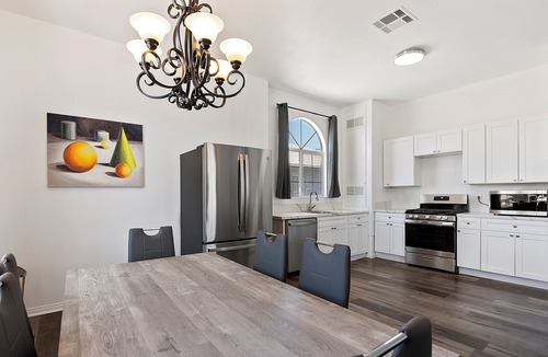NoHo Arts District Apartment | Spacious charming 4-bedroom 2 bath fancy loft near Universal studio/Hollywood-8