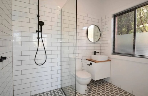 Shepparton South House | Spacious & Charming 3BR house