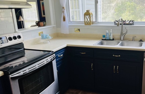 Kingsland House | Spacious Charming Home