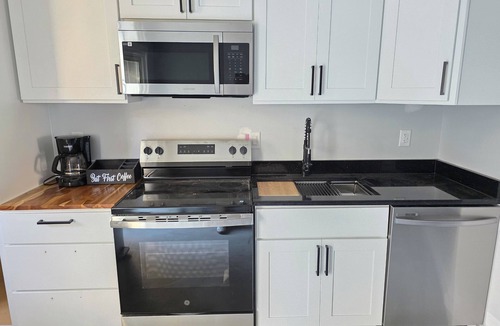 Carrboro House | Spacious & Charming ★ UNC Home ★ Monthly Townhome ★ Pet Friendly