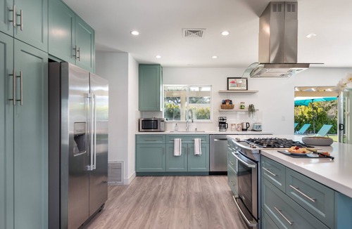Racquet Club Estates House | Spacious, Chef'sKitchen, Saltwater Pool/Spa, KingBeds, Firepit, BBQ, Games, Desk