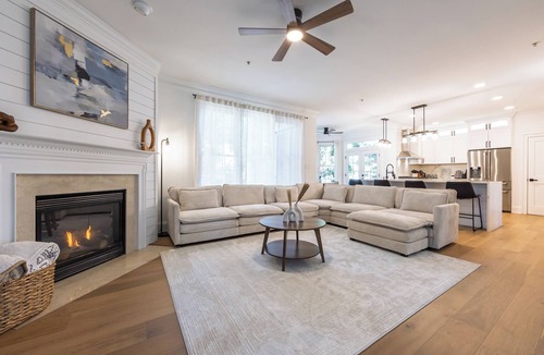Chevy Chase House | Spacious Chevy Chase 7BR – Quick DC Access