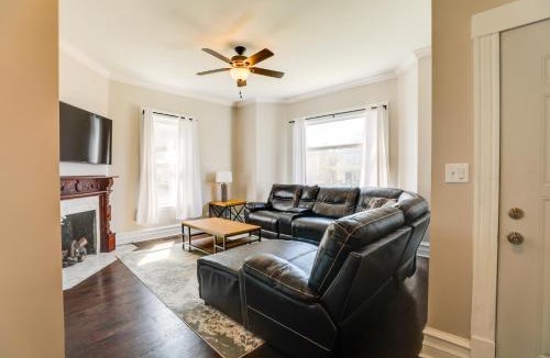 South Austin House | Spacious Chicago Condo w/Deck < 9 Mi to Downtown!