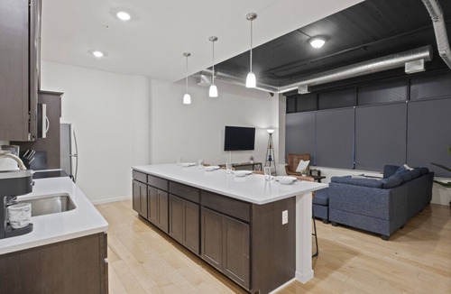 Central Business District Apartment | Spacious City Apartment - 1BR