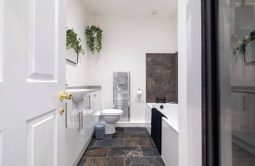 Brechin Apartment | Spacious city center apartment