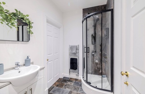 Brechin Apartment | Spacious city center apartment