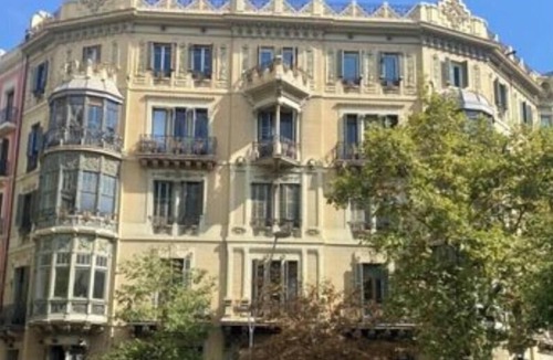 Dreta de l'Eixample Apartment | Spacious City-Center Apartment Steps from Plaza Catalunya