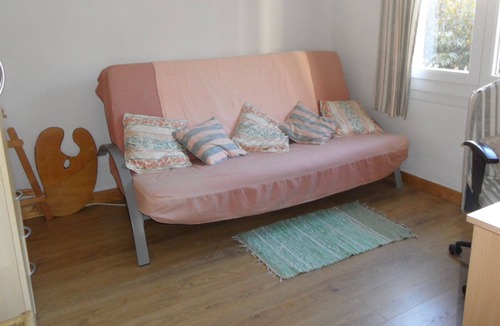 Les Platanes Apartment | Spacious City-Centre Apt. in Private Grounds by River, (Parking, Lift, 3 bedrm).