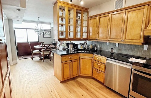 Downtown London Condo | Spacious City View - Perfect for Families or Groups (Sleeps 10-12)