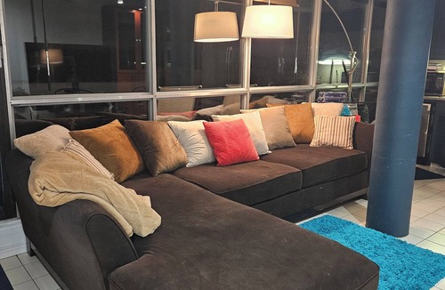 Downtown London Condo | Spacious City View - Perfect for Families or Groups (Sleeps 10-12)