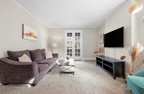 Brighton Heights House | Spacious & Clean 3BR 2 Balconies Parking