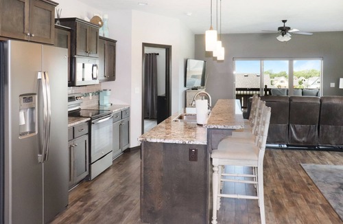 Spirit Lake House | Spacious, Clean 4BR – Steps from Pool + 6 Free Waterpark Passes Daily