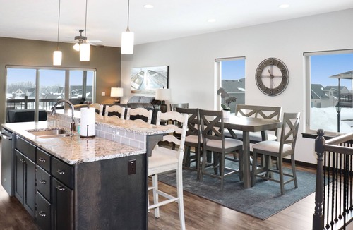Spirit Lake House | Spacious, Clean 4BR – Steps from Pool + 6 Free Waterpark Passes Daily