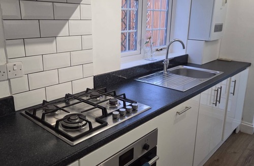 Reading House | Spacious, clean & comfy 3 bed semi-detached house,