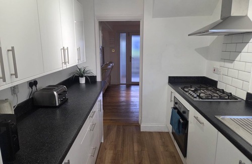 Reading House | Spacious, clean & comfy 3 bed semi-detached house,