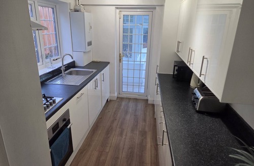 Reading House | Spacious, clean & comfy 3 bed semi-detached house,