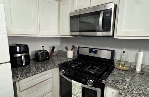 George Bush Park/Eldridge House | Spacious & Clean Home for 6 – Small Patio & Garage