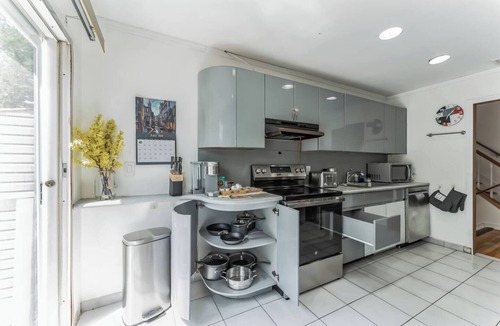 Bethpage House | Spacious, clean-Home in Bethpage