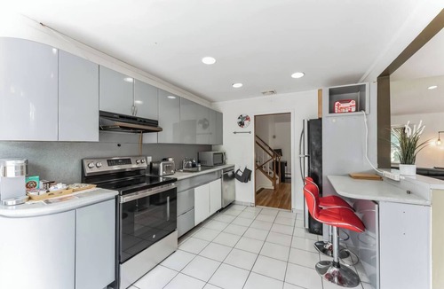 Bethpage House | Spacious, clean-Home in Bethpage