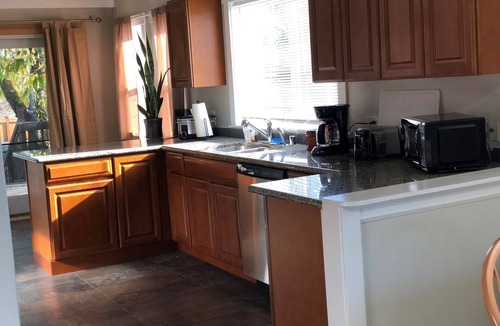 South End House | Spacious Clean House Close to Everywhere