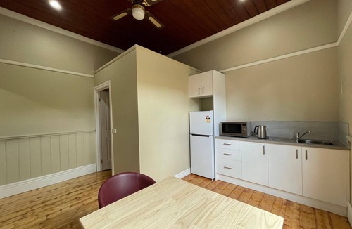 Seymour House | Spacious, clean & secure