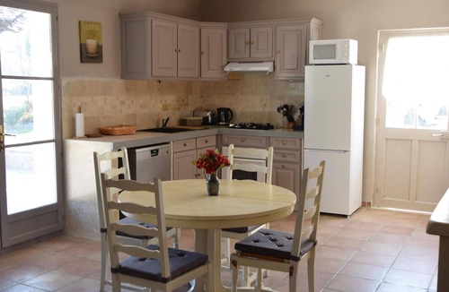 Caumont-sur-Durance Cottage | Spacious cottage at the Bastide des Amouriers