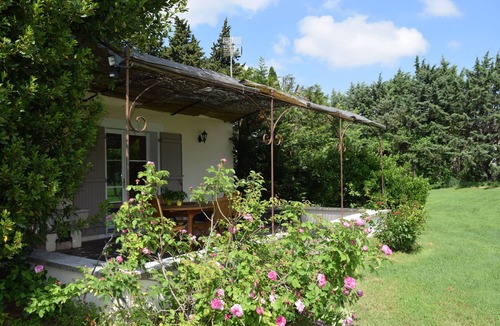 Caumont-sur-Durance Cottage | Spacious cottage at the Bastide des Amouriers