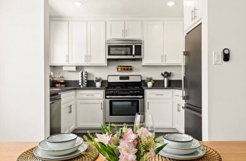Alamitos Beach Apartment | Spacious Coastal Apartment in a Colorful Community