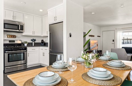 Alamitos Beach Apartment | Spacious Coastal Apartment in a Colorful Community