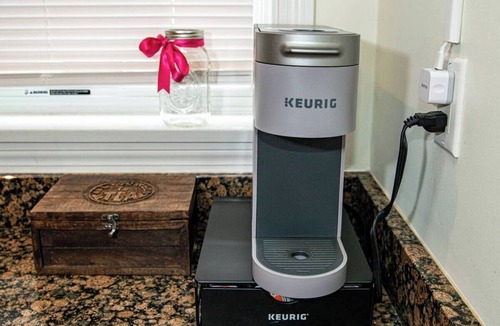 Swampscott Apartment | Spacious Coastal Townhome | Deck & Parking