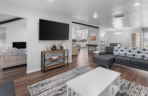 South Side House | 🏝️ Spacious Coastal Getaway | Sleeps 16 | SouthSide This 4BR, 2BA home is perfect for large families & groups, just a quick drive to Whitecap Beach, dining & shopping. Enjoy TWO massive living rooms, a fully stocked kitchen, & spacious dinin