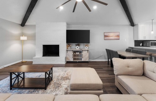 South Side House | 🏝️ Spacious Coastal Getaway | Sleeps 16 | SouthSide This 4BR, 2BA home is perfect for large families & groups, just a quick drive to Whitecap Beach, dining & shopping. Enjoy TWO massive living rooms, a fully stocked kitchen, & spacious dinin
