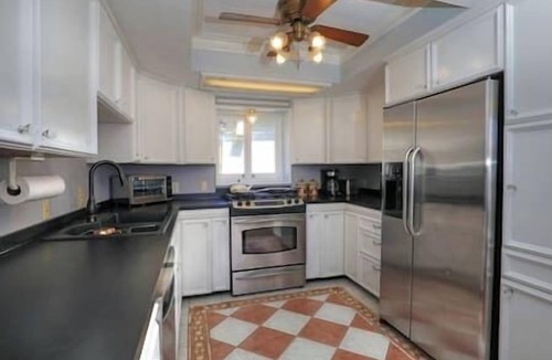 Oak Park House | Spacious Coastal Convenient Charming Getaway w/Hot Tub!