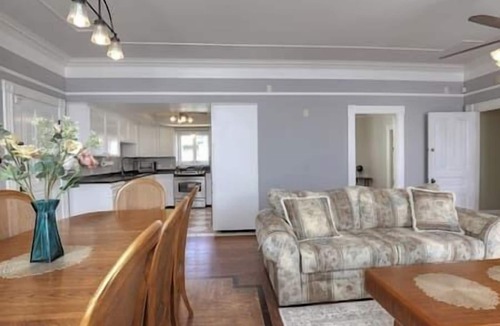 Oak Park House | Spacious Coastal Convenient Charming Getaway w/Hot Tub!