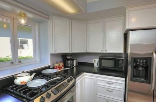 Oak Park House | Spacious Coastal Convenient Charming Getaway w/Hot Tub!