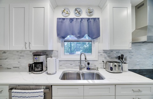 East Stroudsburg House | Spacious Colonial Home with Hot Tub, Games, Lake Club & Top Local Attractions