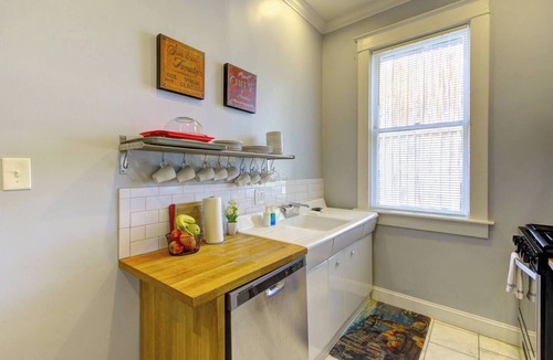 Evergreen Apartment | Spacious Colonial | Fireplace | Close to Overton